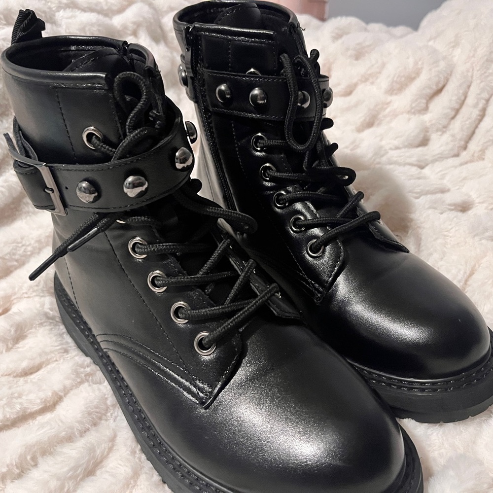 Chunky black boots - Picture 3 of 10